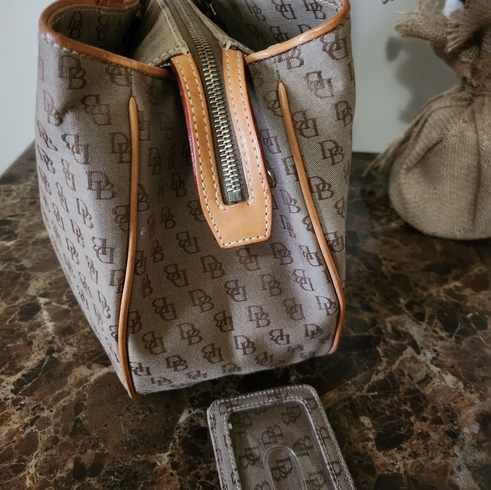 Dooney & Bourke Large Monogram Bag + 3 Dooney accessories - Picture 12 of 16